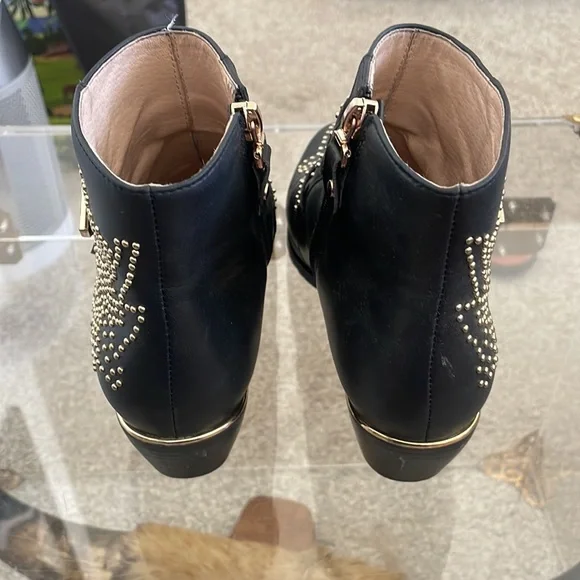 Inspired black boots w gold hardware - Picture 6 of 6